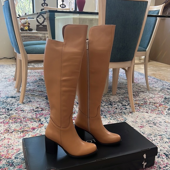 Over the knee boots, made in Italy, brand new with box. No return - Picture 2 of 3